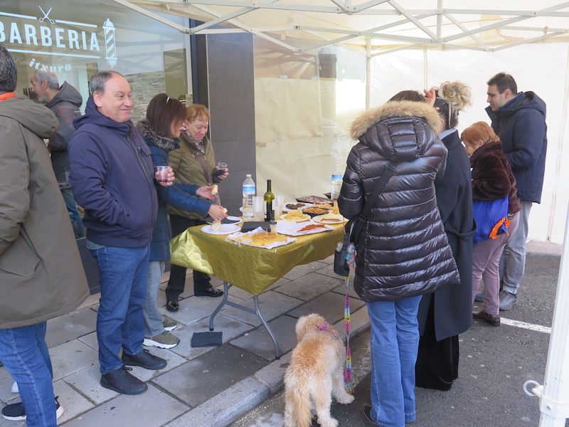 La fiesta de reapertura de la peluquería Itxura de Zumarraga