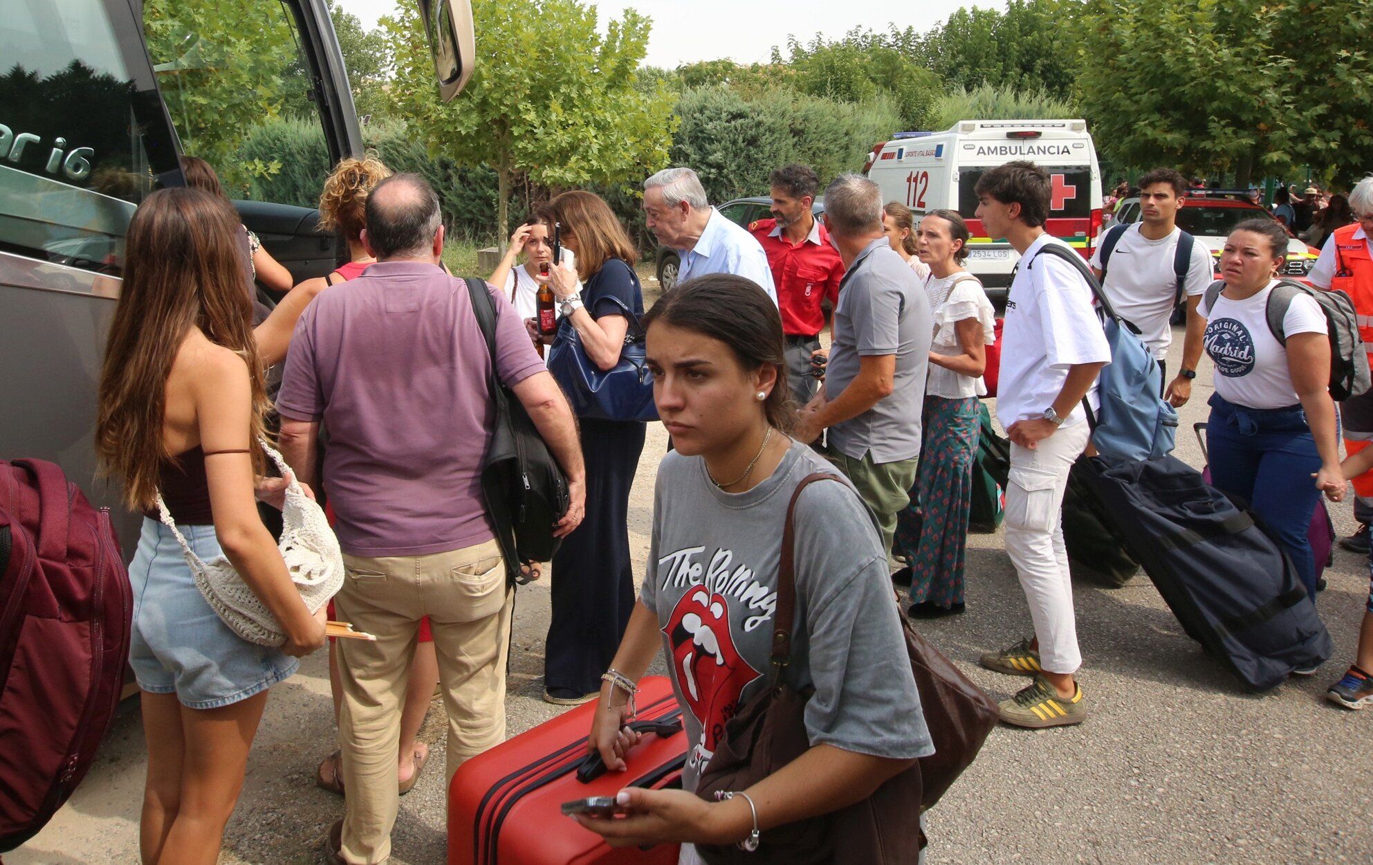 Los 180 viajeros del tren averiado, evacuados a Olite desde las piscinas de Pueyo