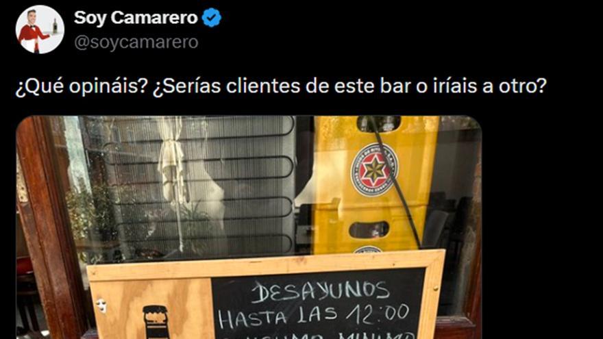 Un bar pone estas normas en la pizarra y se desata la polémica
