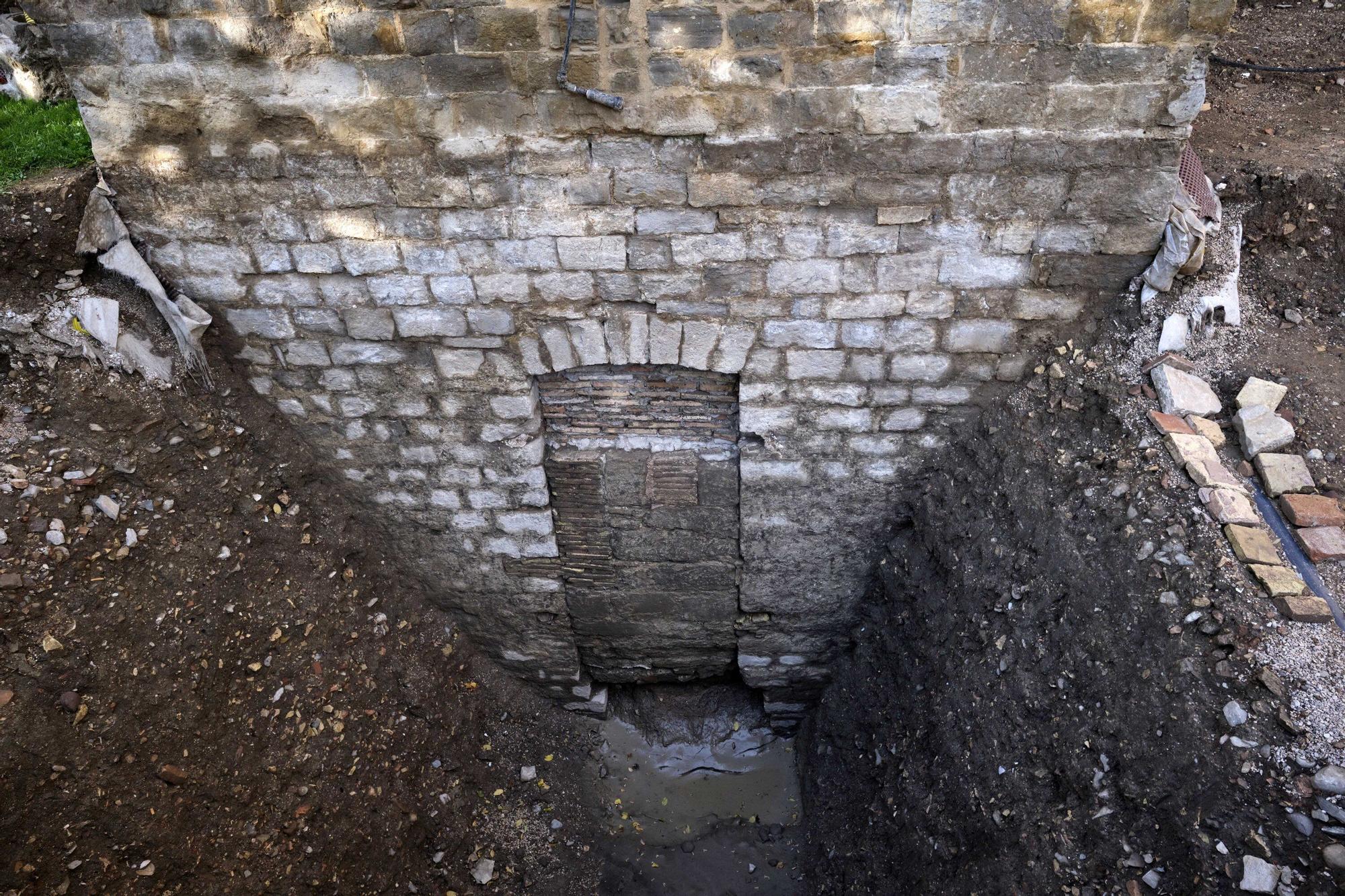 Excavación arqueológica en la trasera de la Catedral de Pamplona