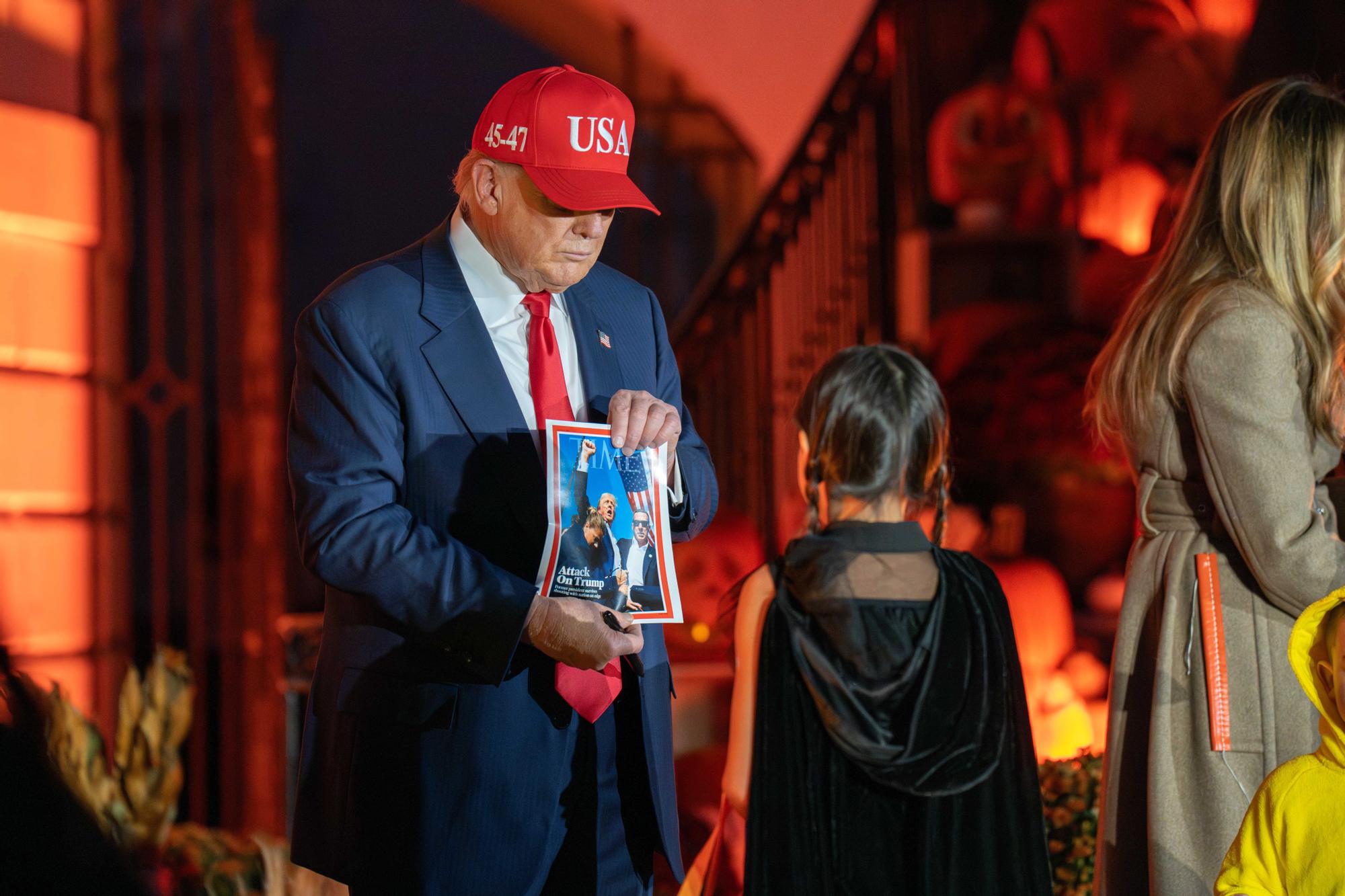 Melania y Trump se rinden ante Halloween: dulces, niños y calabazas en la Casa Blanca