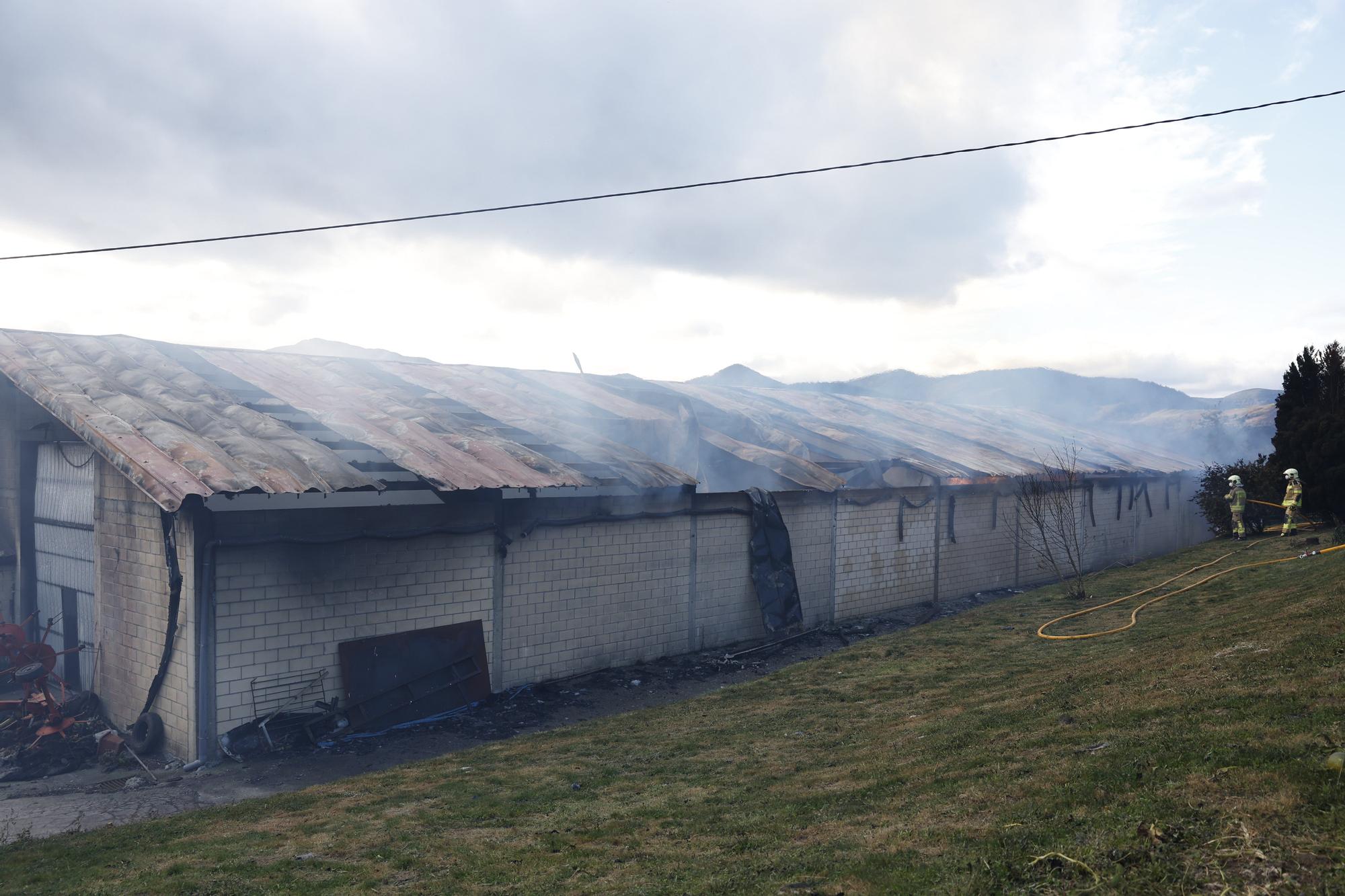 Incendio en una explotación ganadera en Karrantza