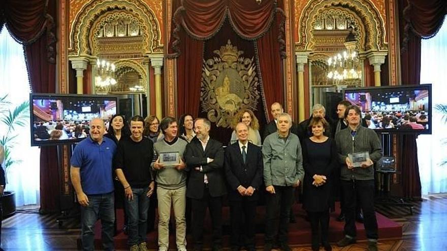 Homenaje del Ayuntamiento de Bilbao a Itoitz y al Kafe Antzokia de Bilbao con motivo del día del Euskera
