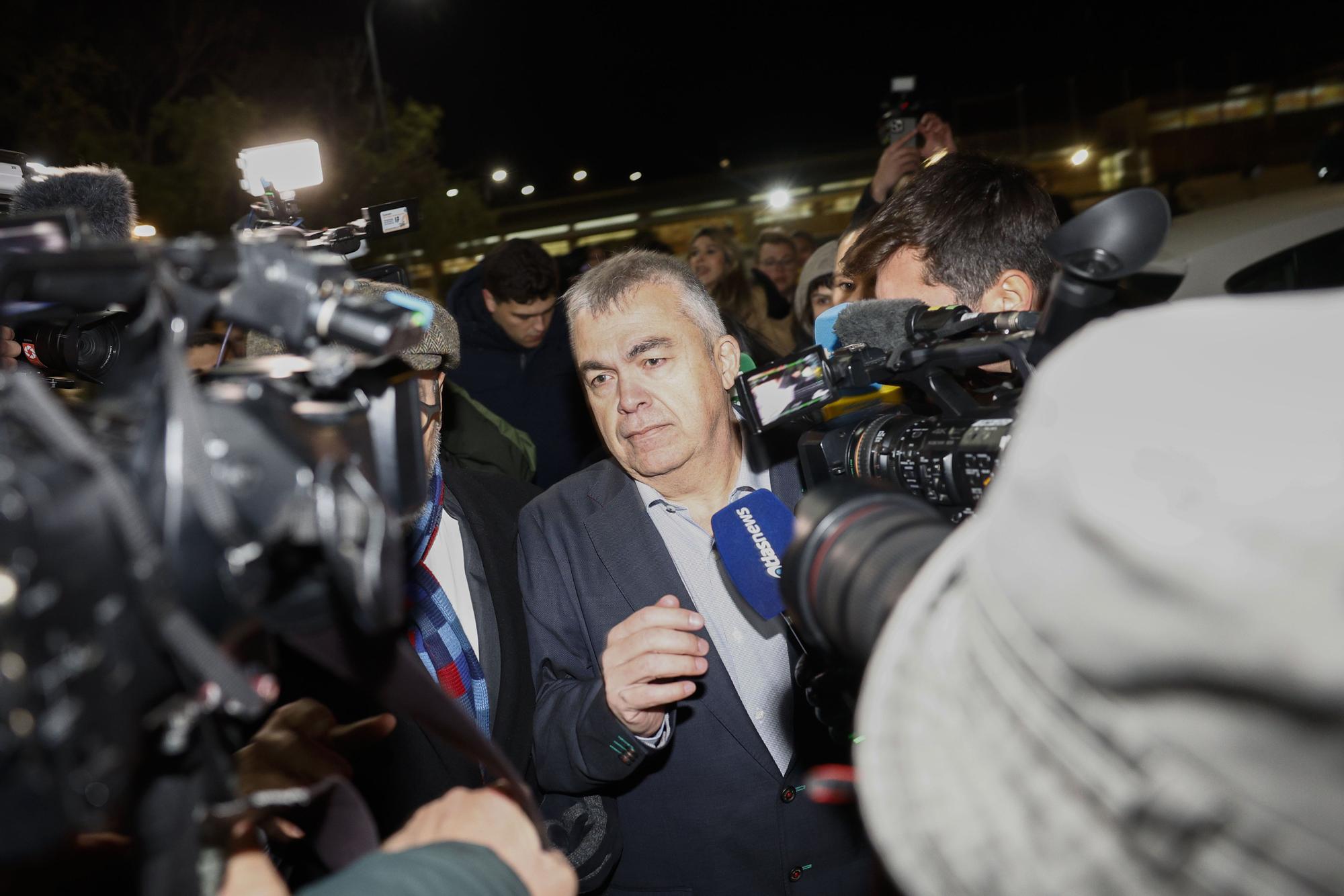 Fotos de la salida de Santos Cerdán de la cárcel de Soto del Real