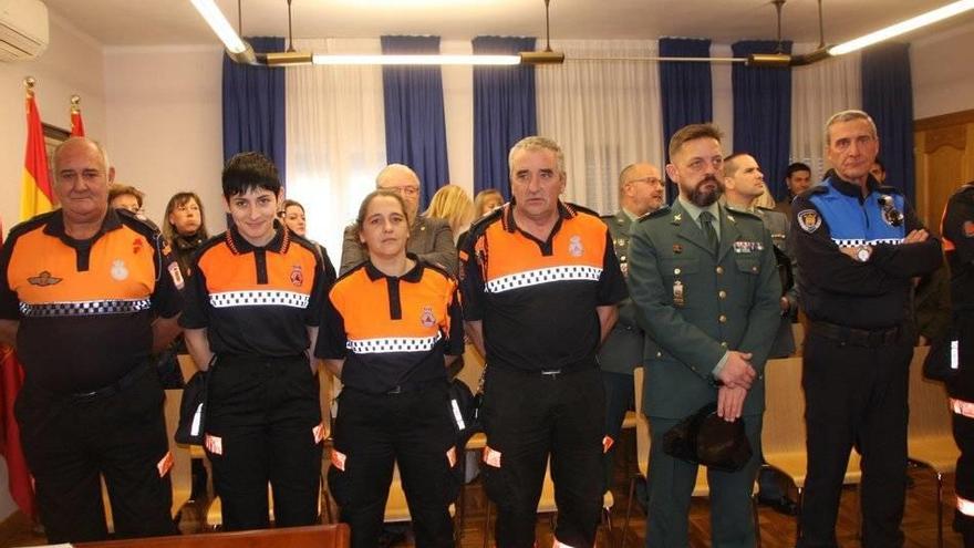 Los homenajeados ayer en el ayuntamiento de Milagro posaron juntos.