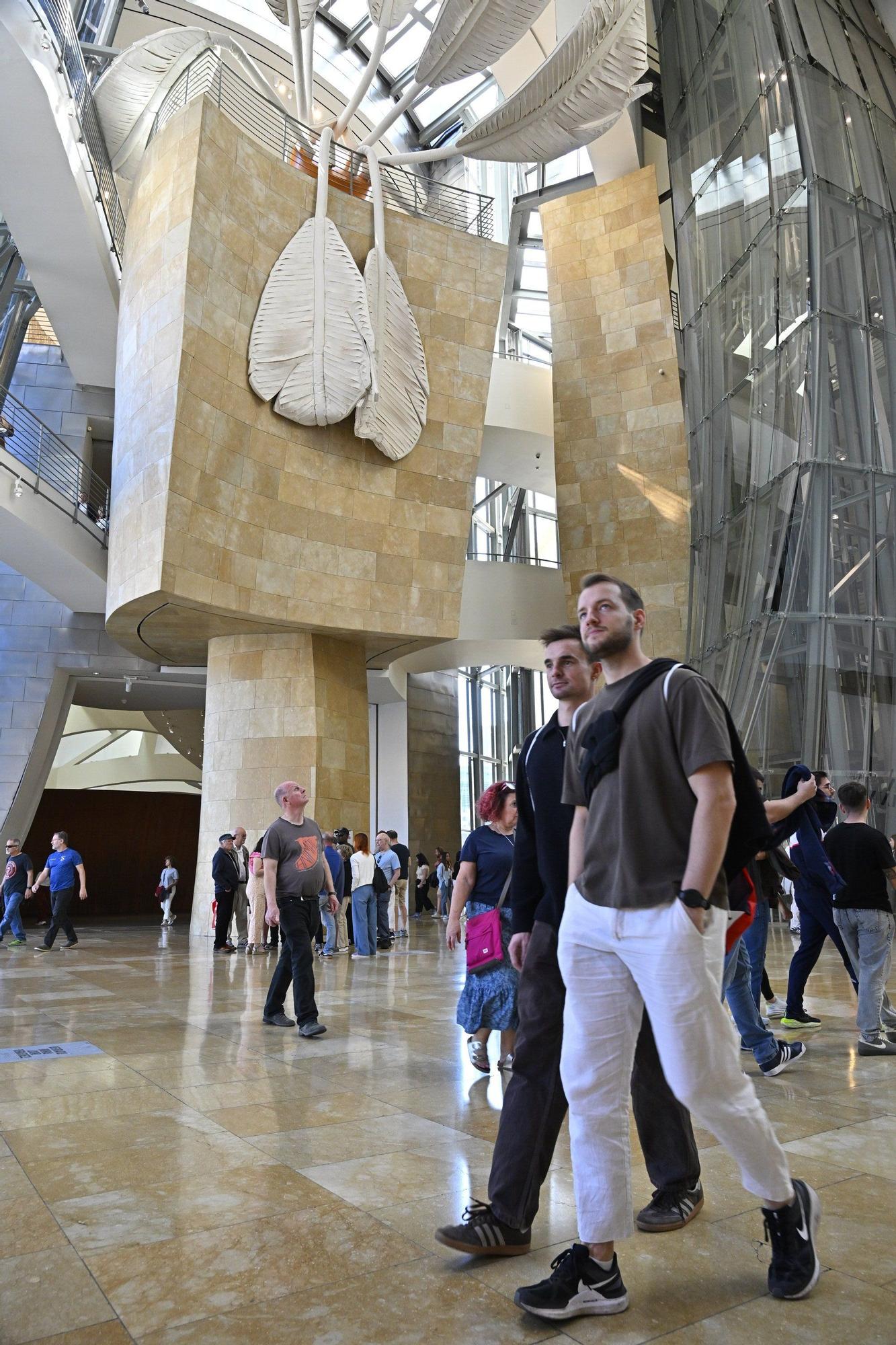 El Museo Guggenheim acoge a miles de visitantes en su 28º cumpleaños