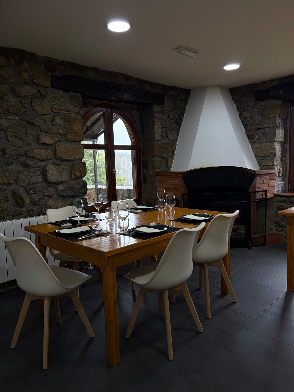 En imágenes: Ermualdeko Zura, un restaurante que tienta desde Laudio