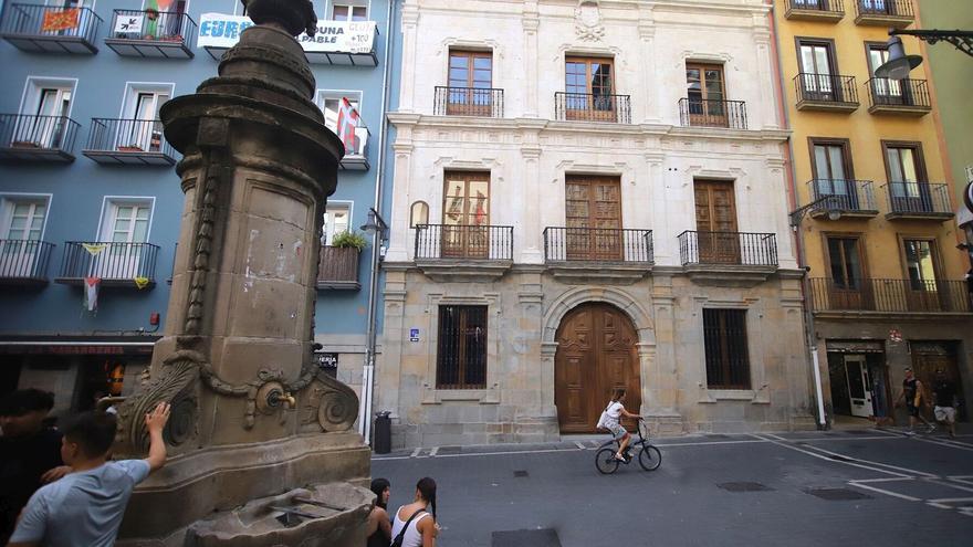 UPN no da tregua a Rozalejo y requiere al Gobierno para que coloque las banderas de Navarra y España