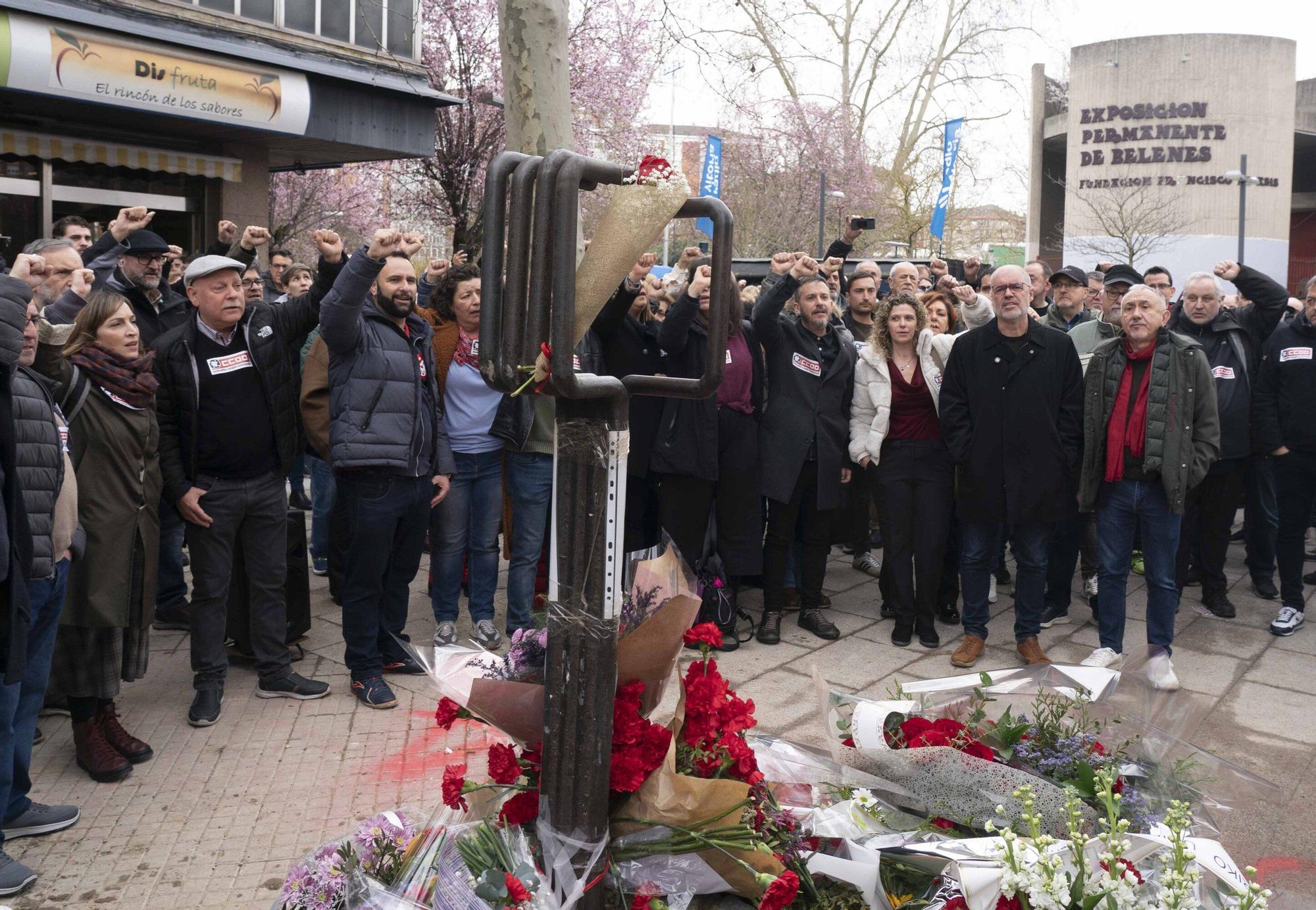 Ofrenda floral en recuerdo a las víctimas del 3 de marzo