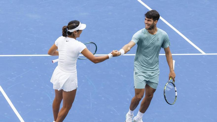 Alcaraz y Raducanu caen en su estreno en el dobles mixto del US Open