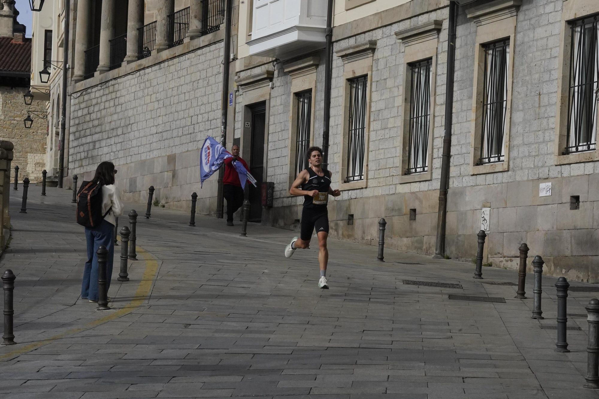 En imágenes: Miles de personas conquistan la Almendra de Gasteiz