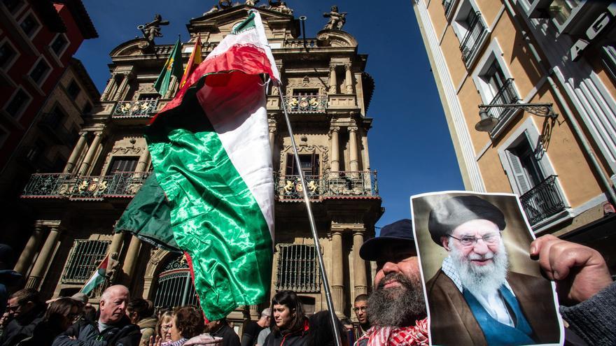 Un centenar de personas rechaza en Pamplona el "ataque imperialista" de EEUU e Israel contra Irán