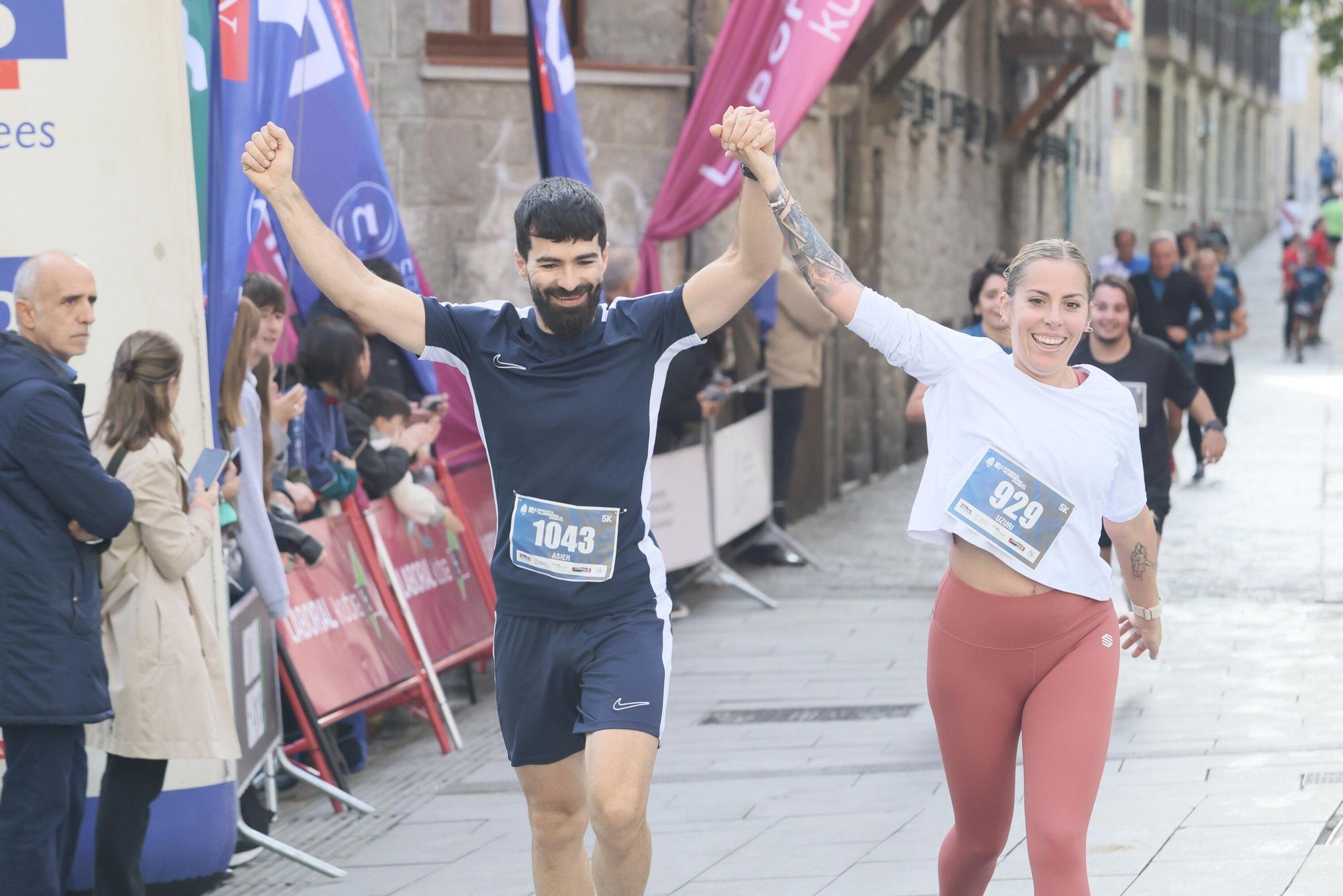En imágenes: Miles de personas participan en La Conquista de la Almendra