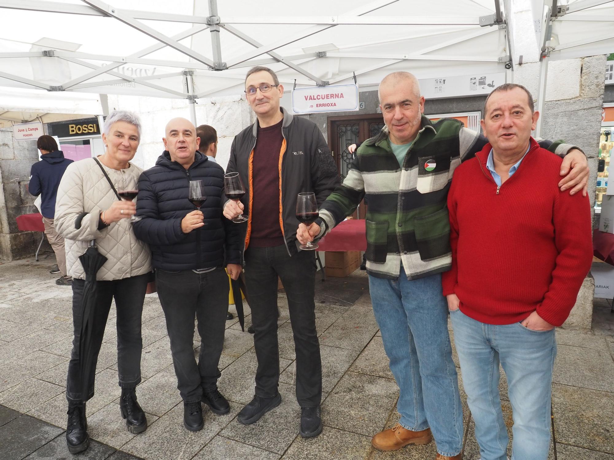 Vino y chorizo, fórmula imbatible contra el mal tiempo en Azpeitia