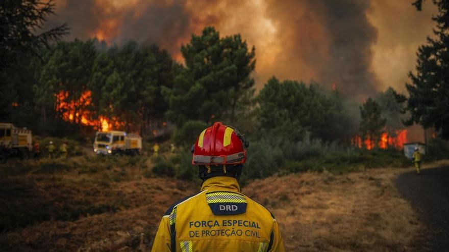 Mejora la situación de los incendios en el sureste de Europa pero el riesgo sigue elevado