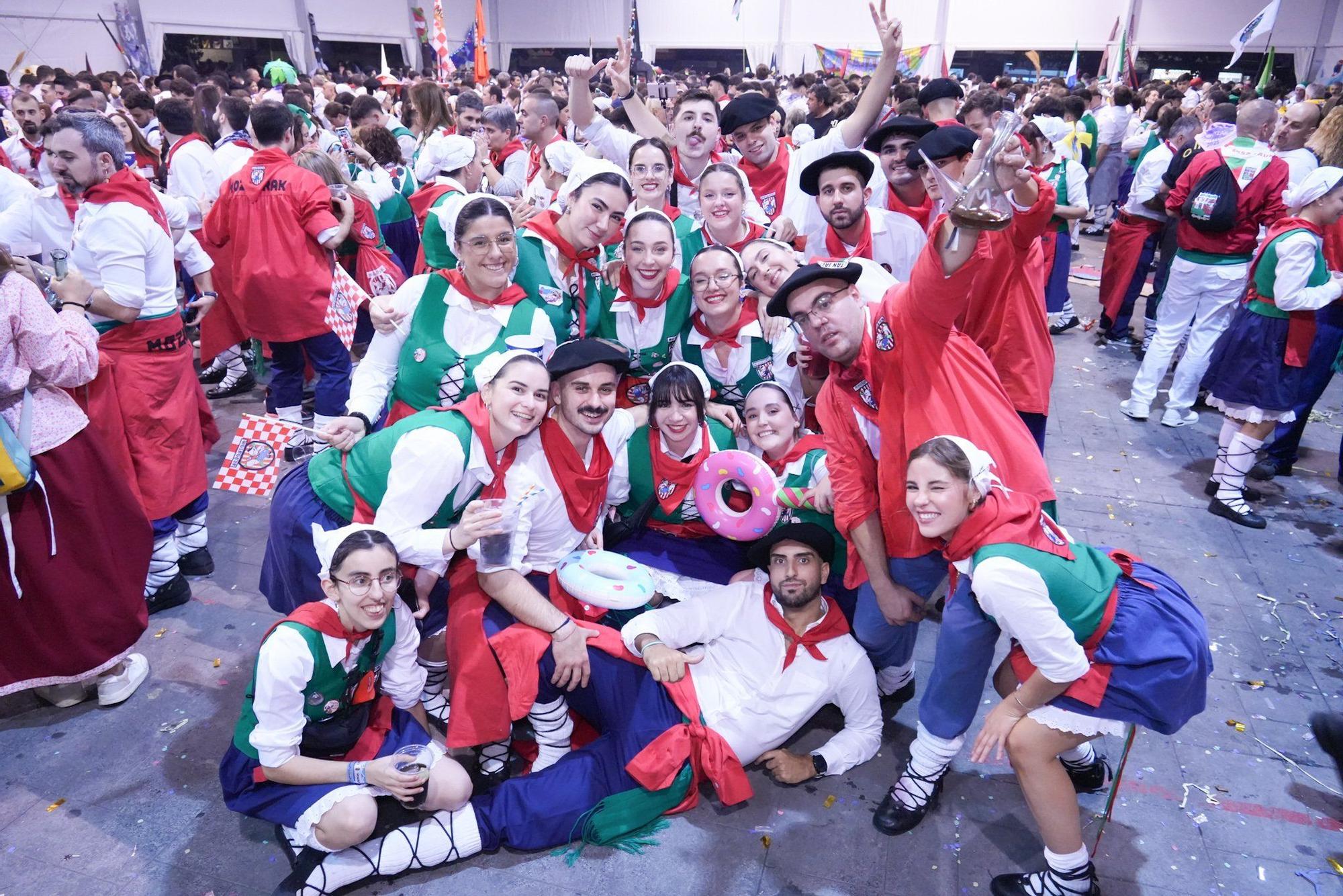 Yeray González da la salida a la intensa maratón de 9 días de fiestas de Basauri con las cuadrillas invadiendo las calles