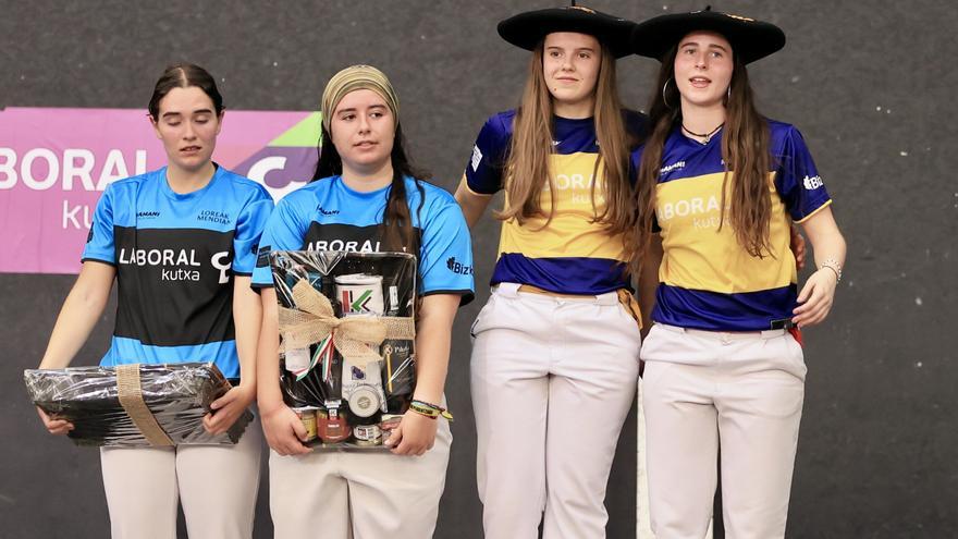 Elaia y Frida se coronan en el Master Series de Zumaia de cesta