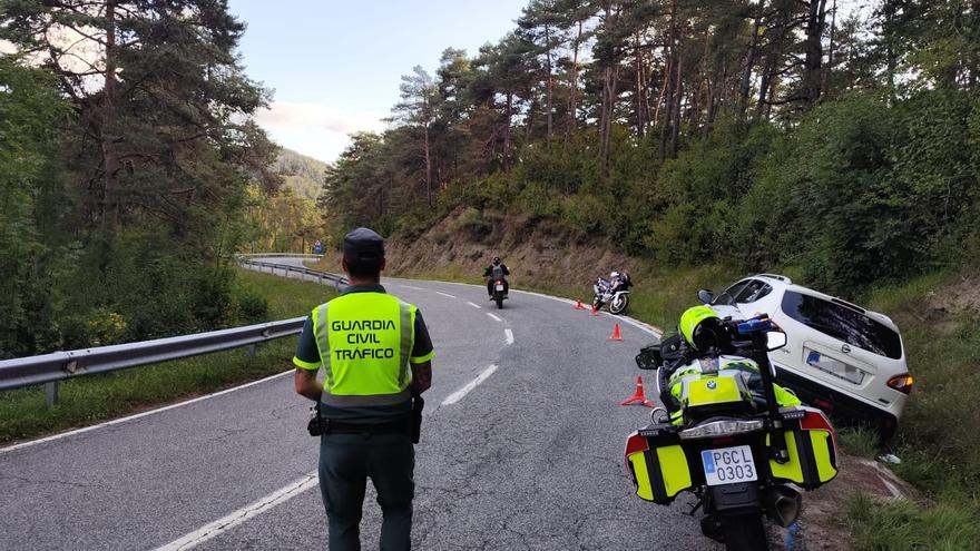 Dos heridos, uno de ellos menor de edad, al chocar un turismo y una moto en Esteribar