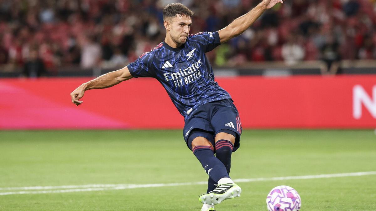 Martin Zubimendi, durante el partido en el que ha debutado con el Arsenal este miércoles.