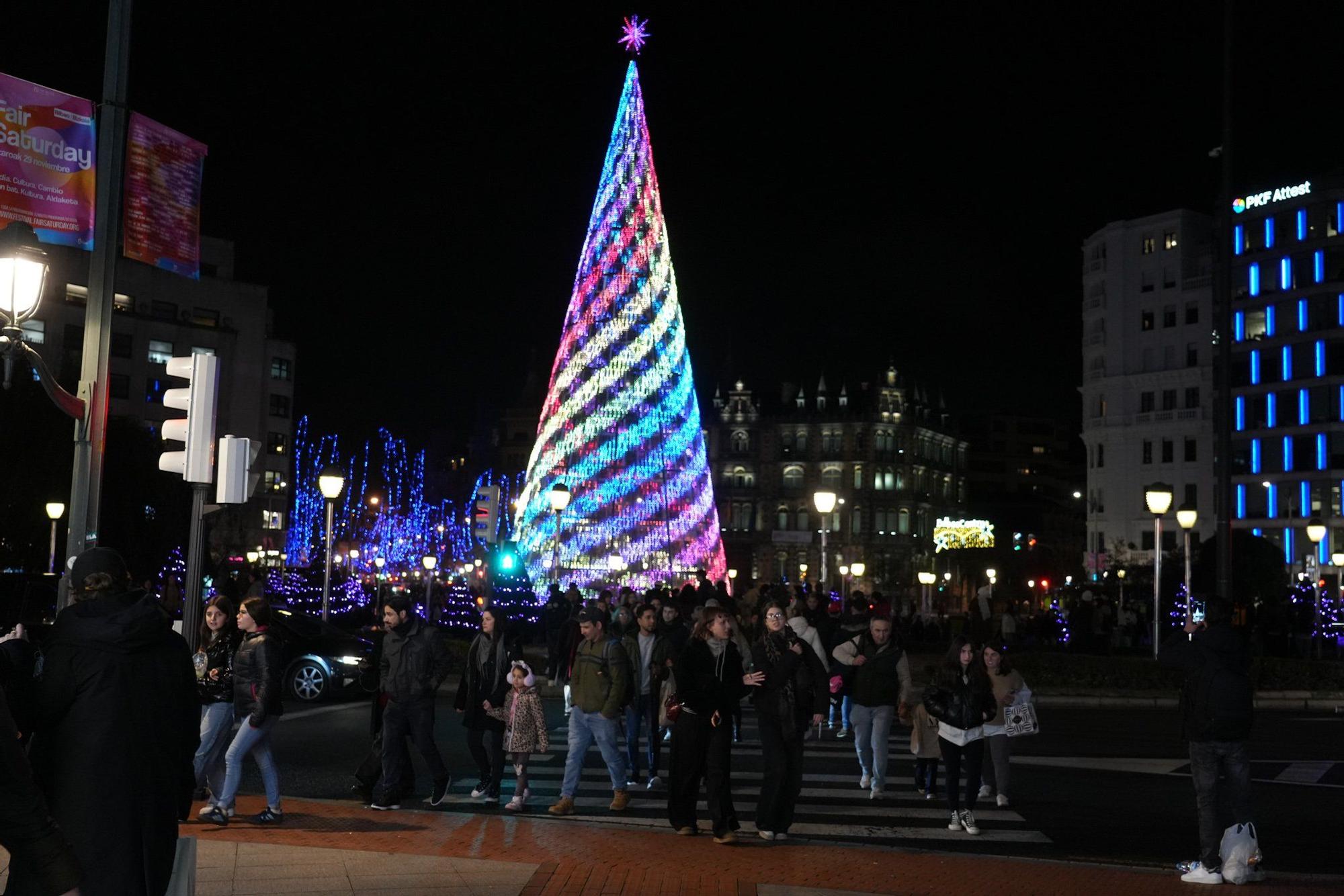 En imágenes: la Navidad ya luce en Bilbao