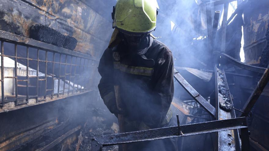 Al menos 16 niñas fallecidas y 74 heridas tras incendiarse una residencia escolar en Kenia