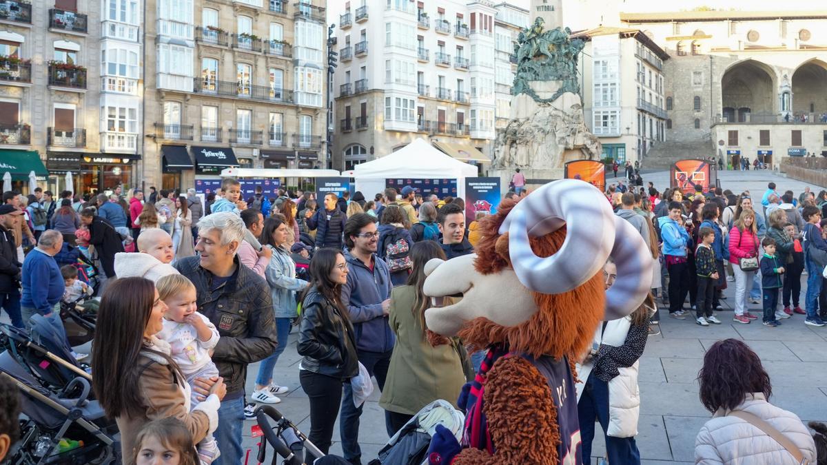 En imágenes: La gran fiesta del Baskonia se celebra en la Virgen Blanca