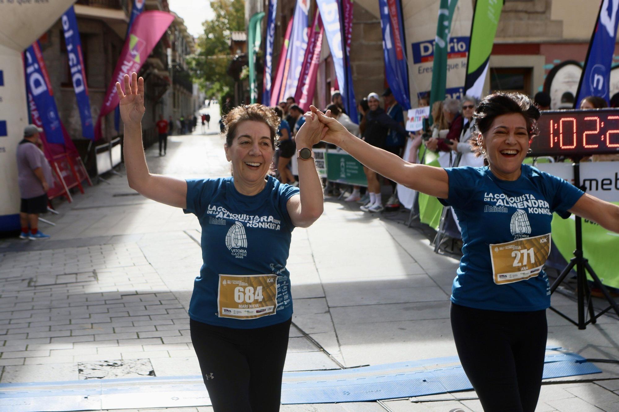 En imágenes: Miles de personas participan en La Conquista de la Almendra