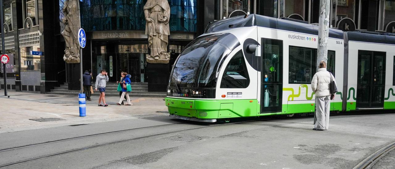 En imágenes: El firme de Independencia y general Álava volverá a ser reformado