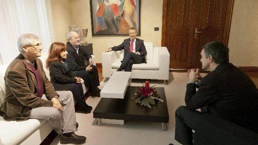 Urkullu emplaza a Rajoy a colaborar  en los 220 atentados aún por esclarecer