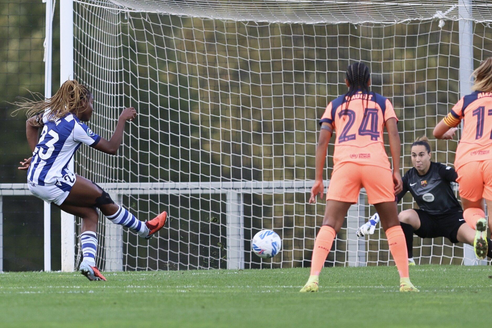 Las mejores imágenes del partido de la Real frente al Barcelona de la Liga F