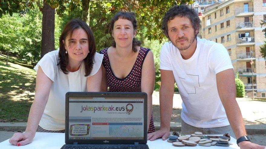 Euskal Herriko jolas parkeen gida aurkeztu dute