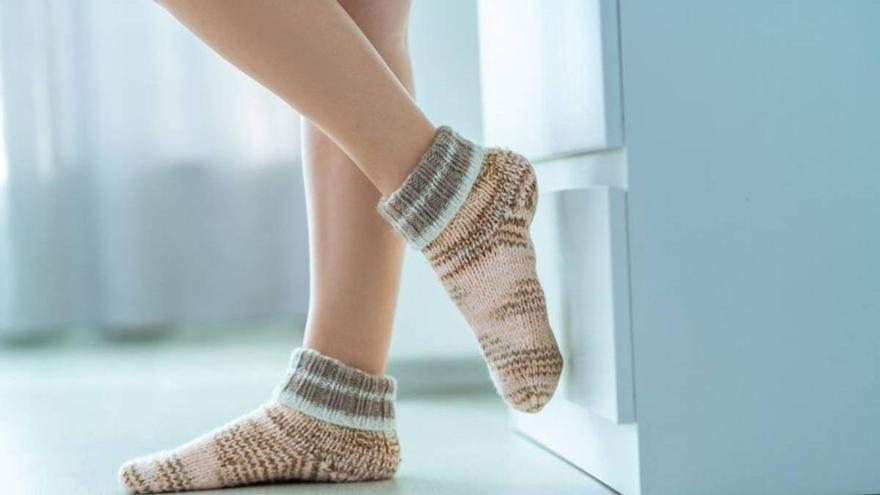 Ni zapatillas ni calcetines: esta es la mejor manera de andar por casa
