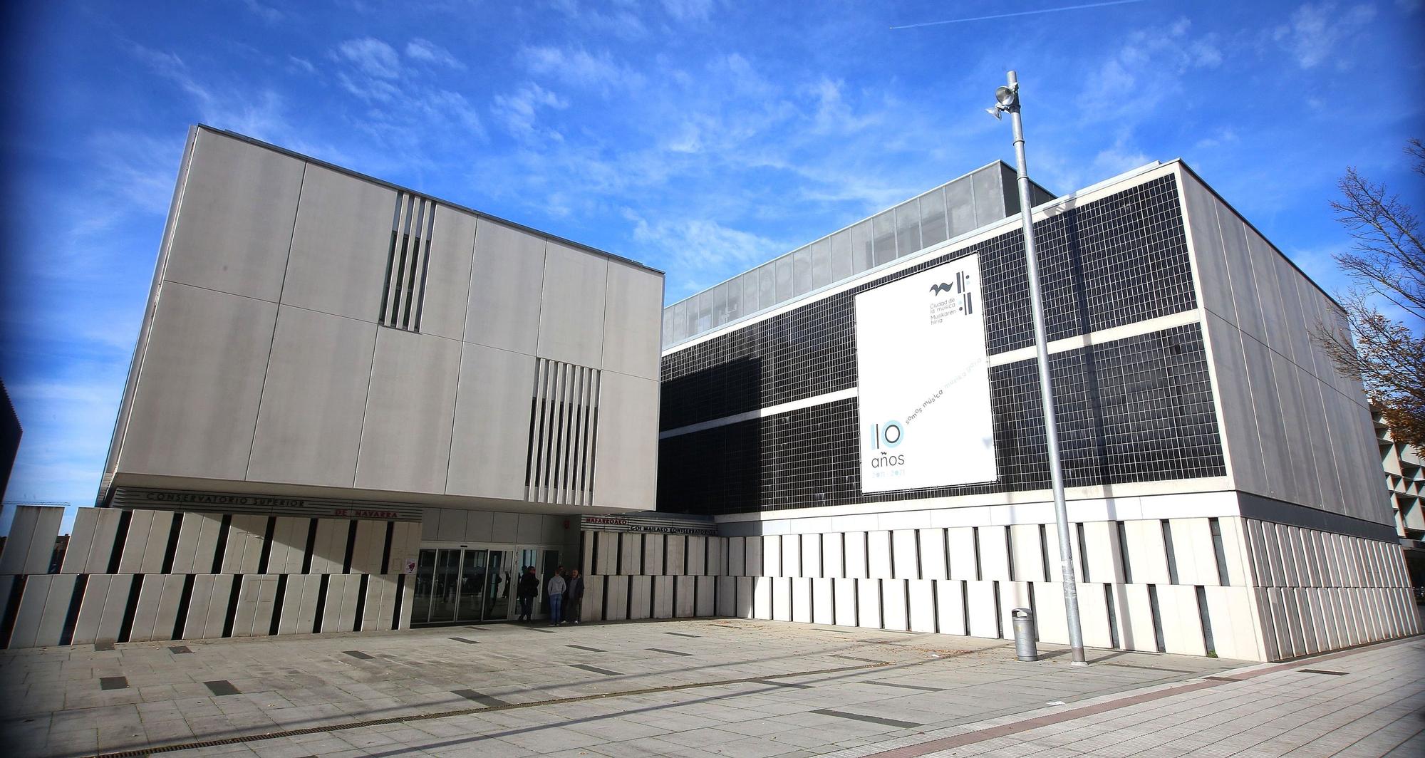 Fotos del exterior del Conservatorio Superior de Música de Navarra