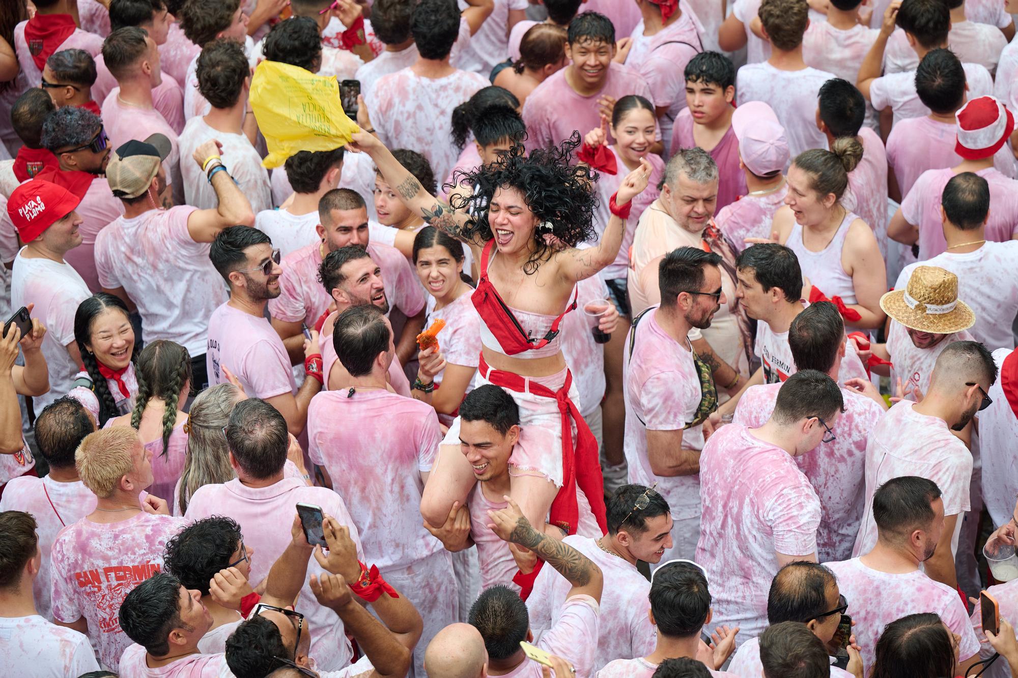 Fotos del  Chupinazo de San Fermín 2025 en Pamplona: ¡La fiesta más internacional se enciende con un grito solidario por Palestina!