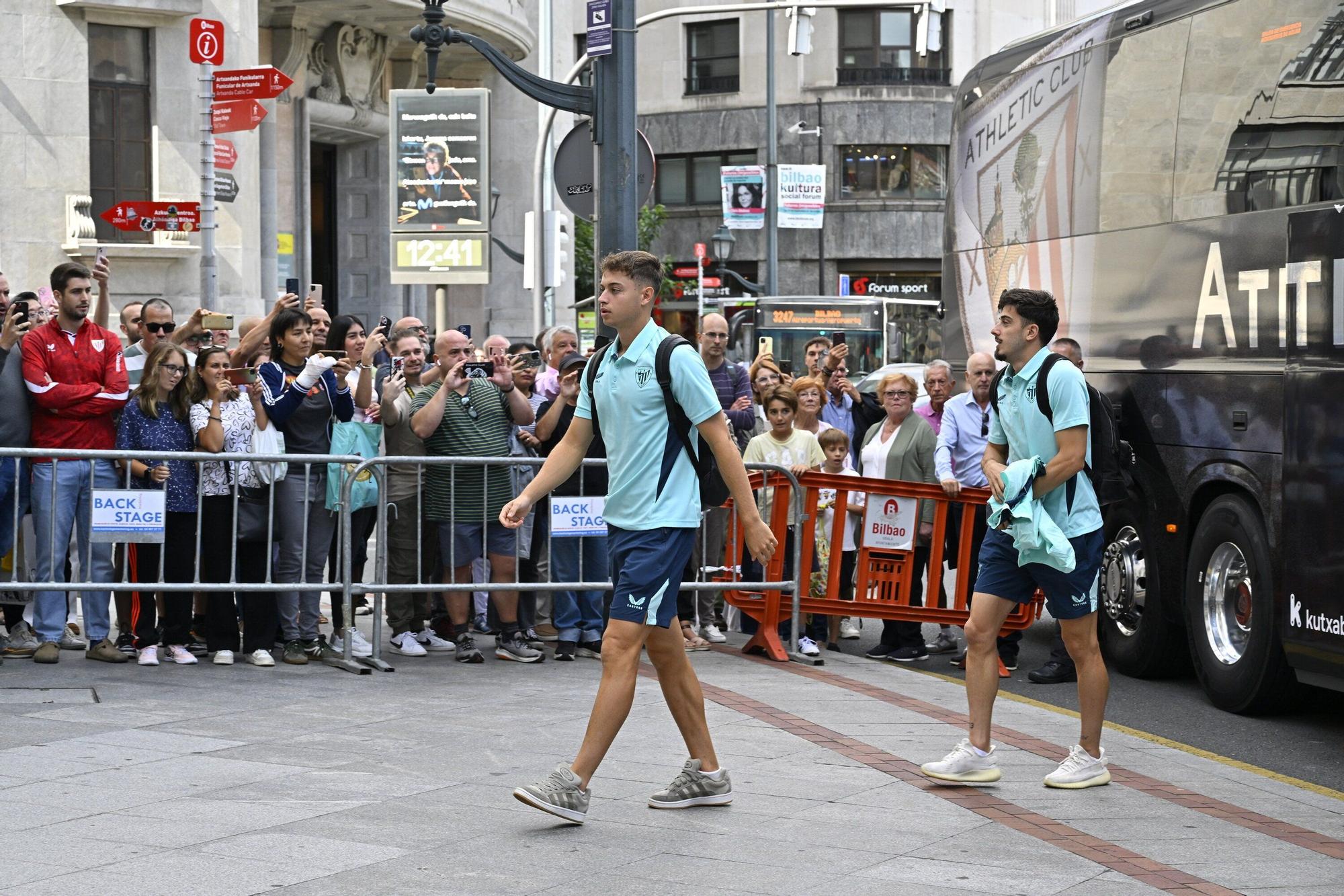 El Athletic llega al hotel Carlton