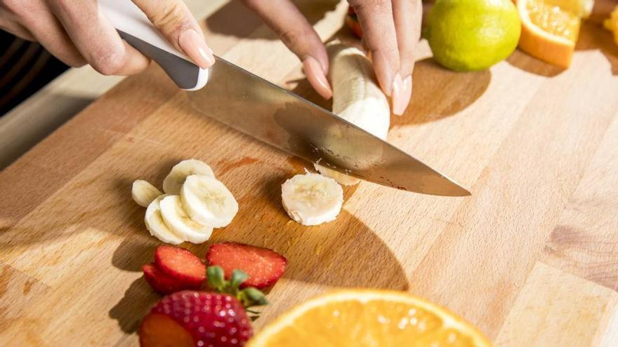 Adiós a cortar la fruta en horizontal: este es el motivo por el que debes dejar de hacerlo, según un médico