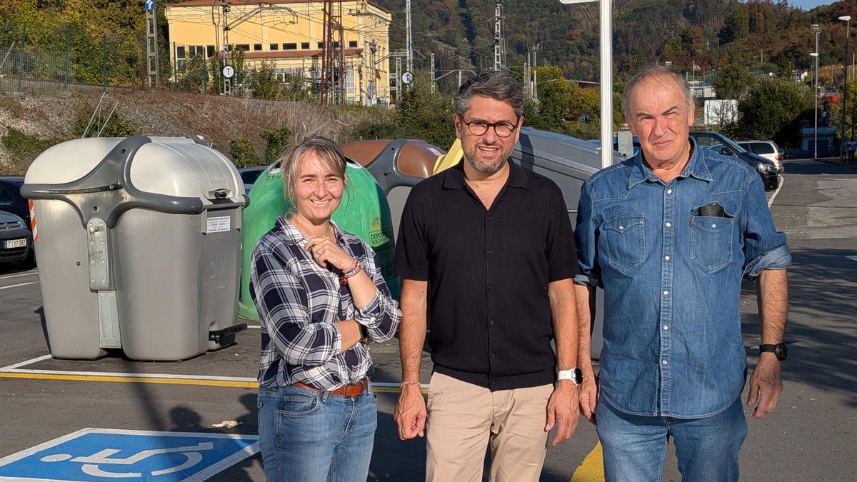 Joseba Aranburu, portavoz del PNV en Ordizia, en el centro. Joseba Aranburu, portavoz del PNV en Ordizia, en el centro.
