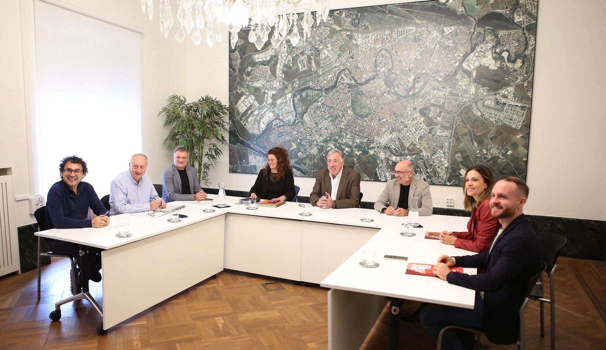 Primeros contactos en Pamplona para negociar los Presupuestos de 2026