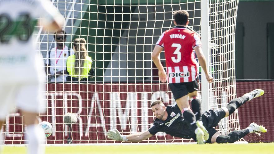 Unai Simón frustra a un Elche bastante superior