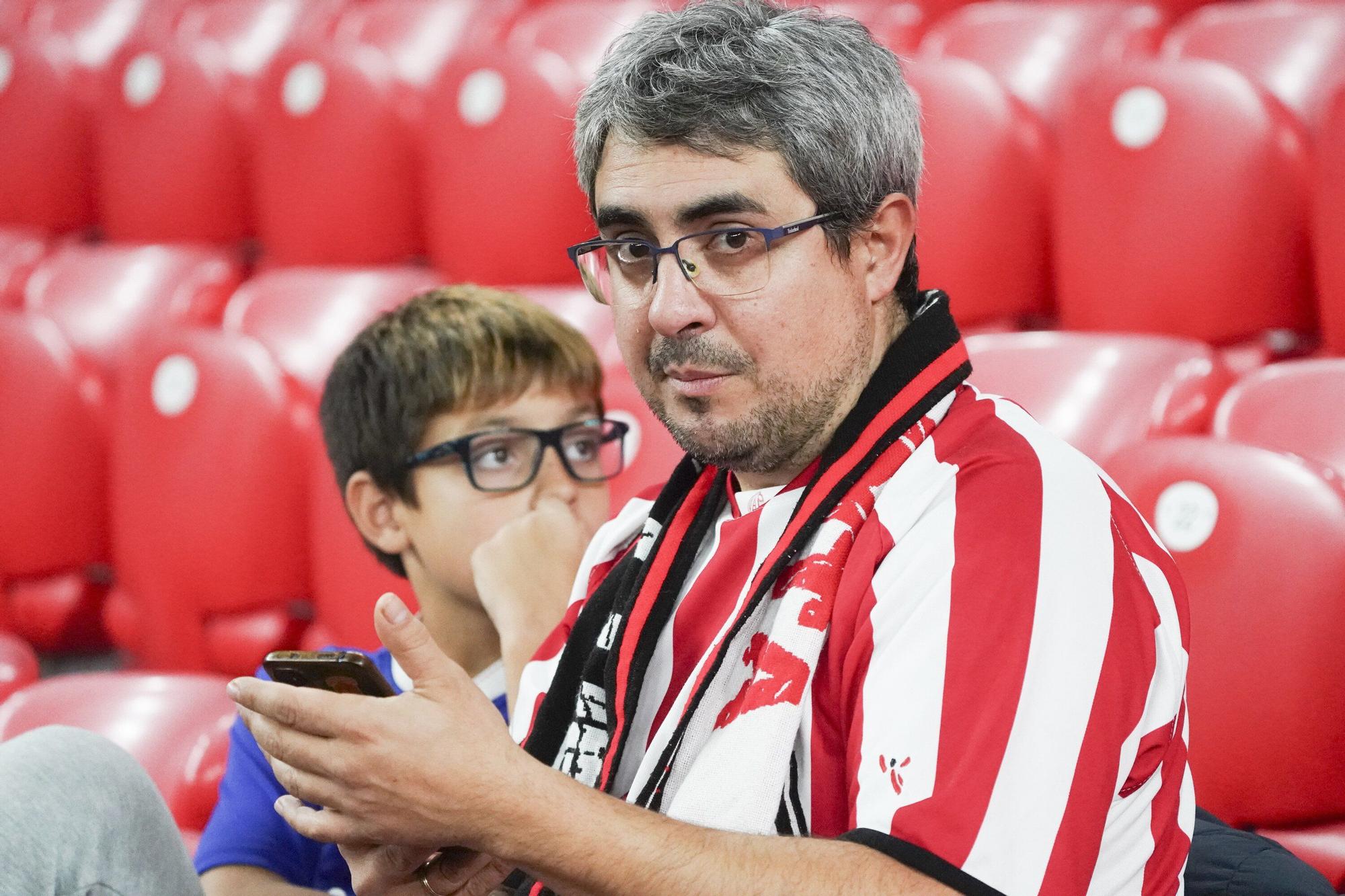¿Has estado en San Mamés viendo el Athletic-Atlético? Búscate en nuestra galería