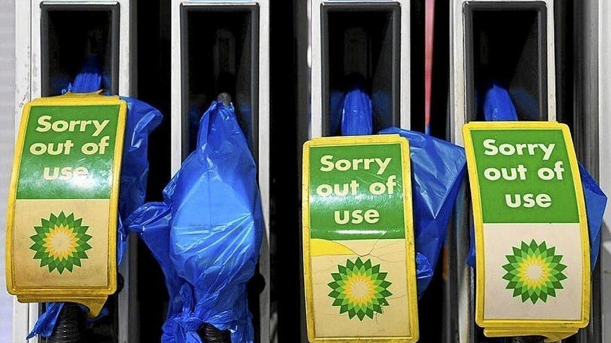 Los militares empiezan este lunes a distribuir gasolina en Reino Unido