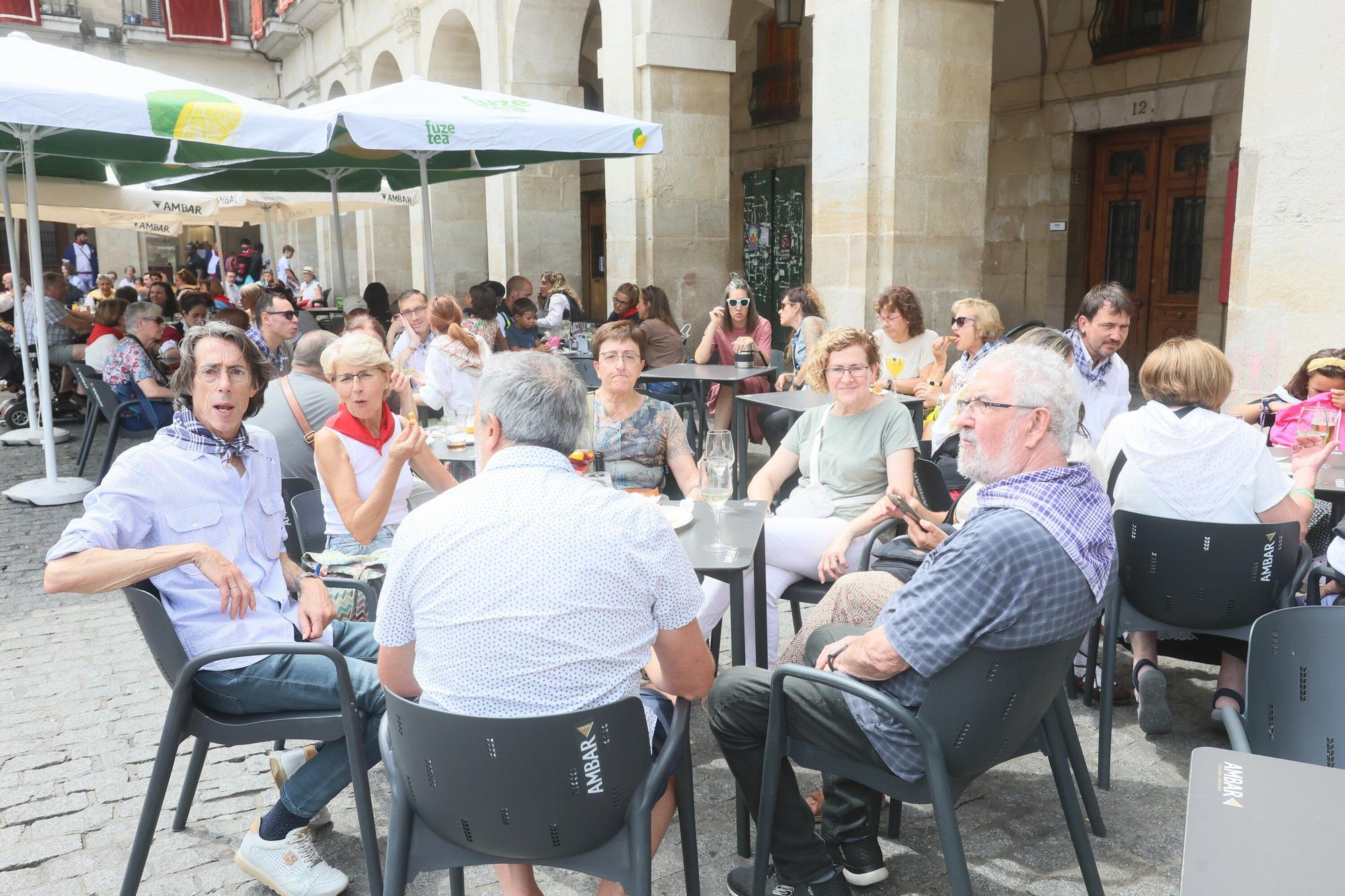 En imágenes: La fiesta continúa en las calles de Gasteiz este 6 de agosto