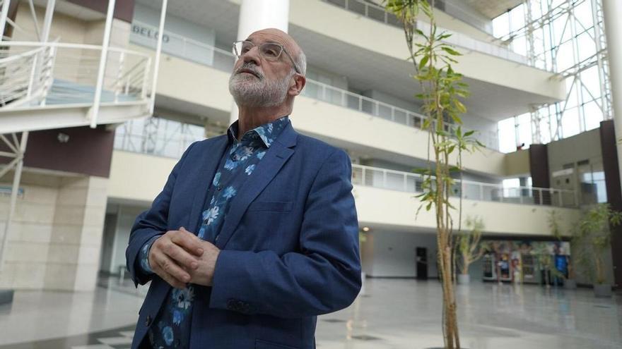 “Mi editor me llamó para notificarme mi fallecimiento, me rompió la siesta”