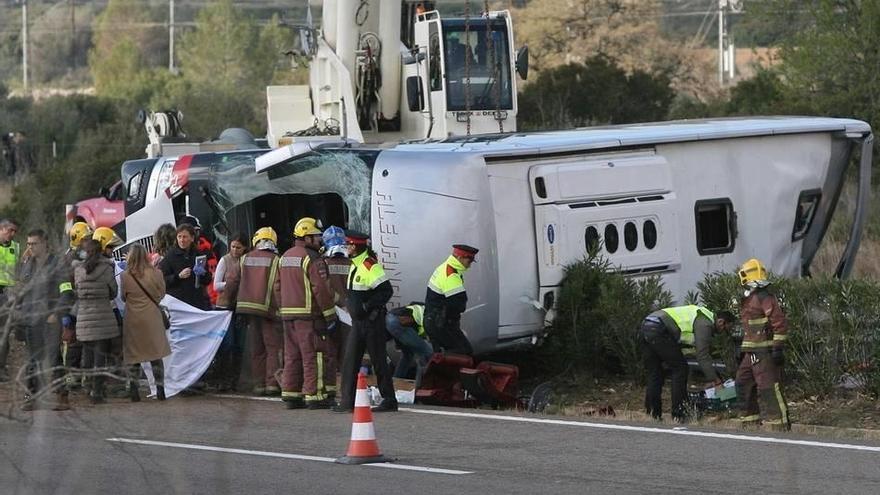 Trece universitarias de Erasmus murieron en un accidente de autobús en Tarragona.