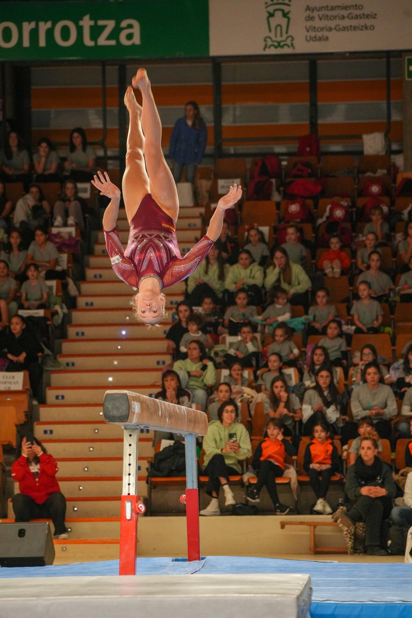 En imágenes: Mendizorroza disfruta la 30ª Gala Internacional Navideña de Gimnasia