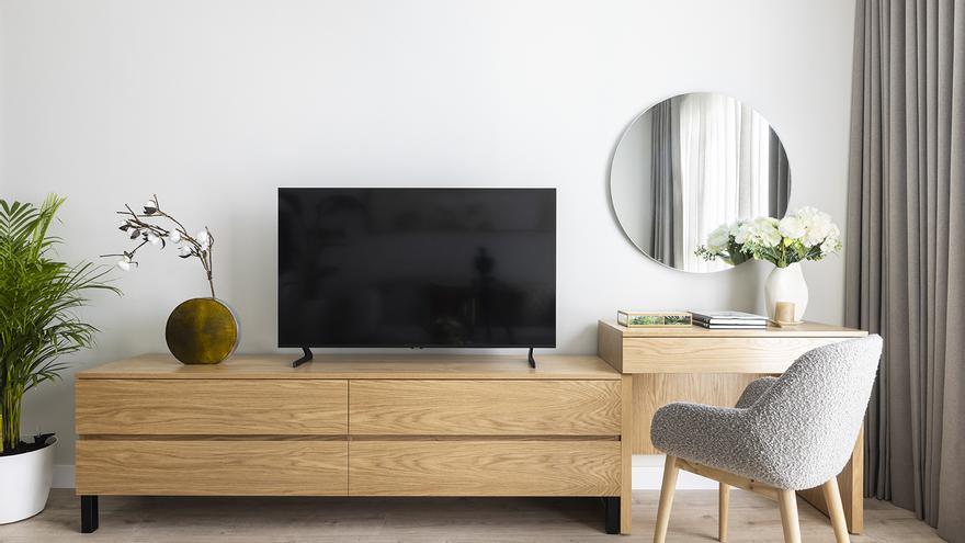 Olvídate de las manchas: el método definitivo para limpiar la televisión