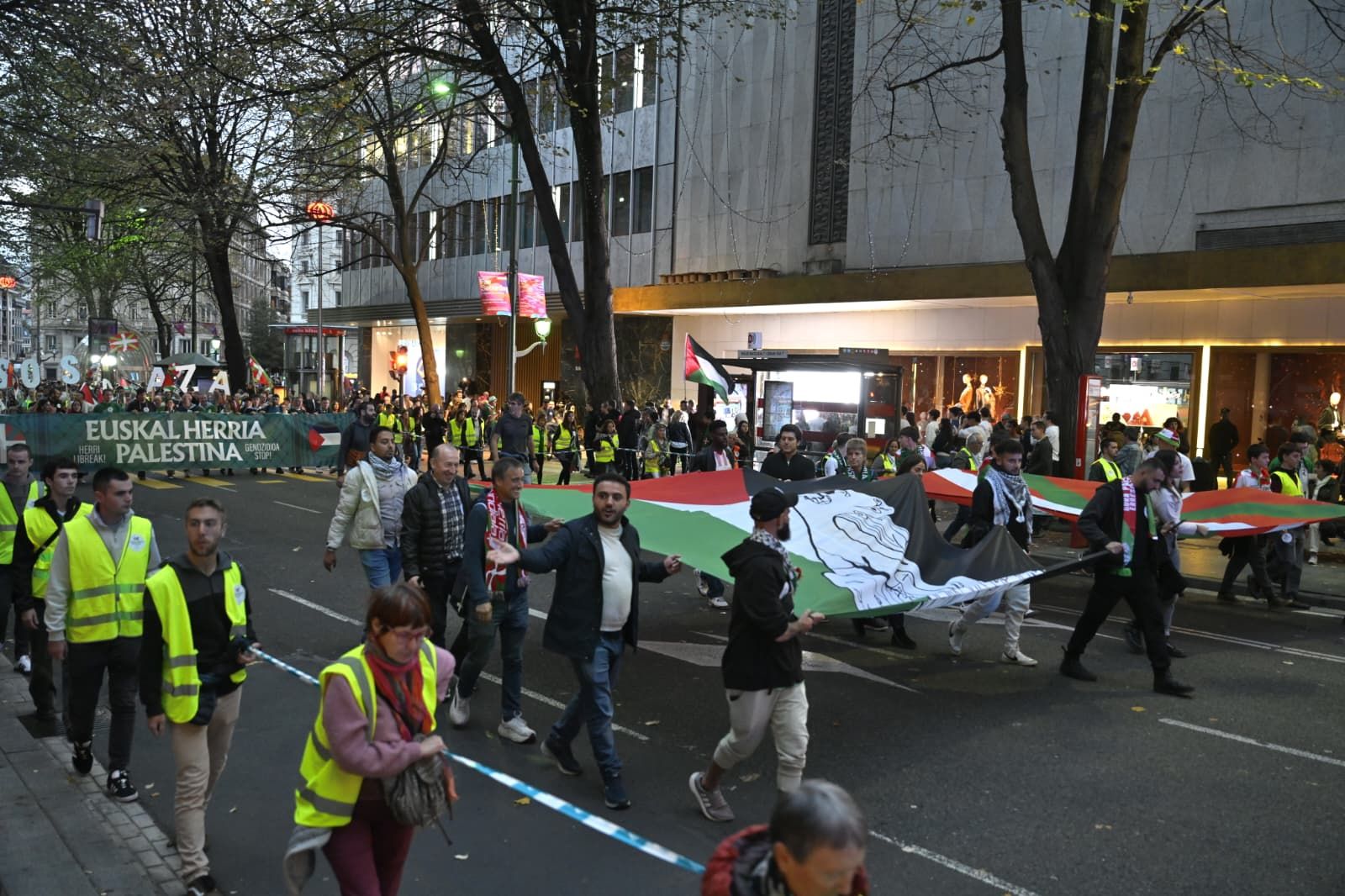 Cientos de personas marchan en Bilbao en apoyo a Palestina