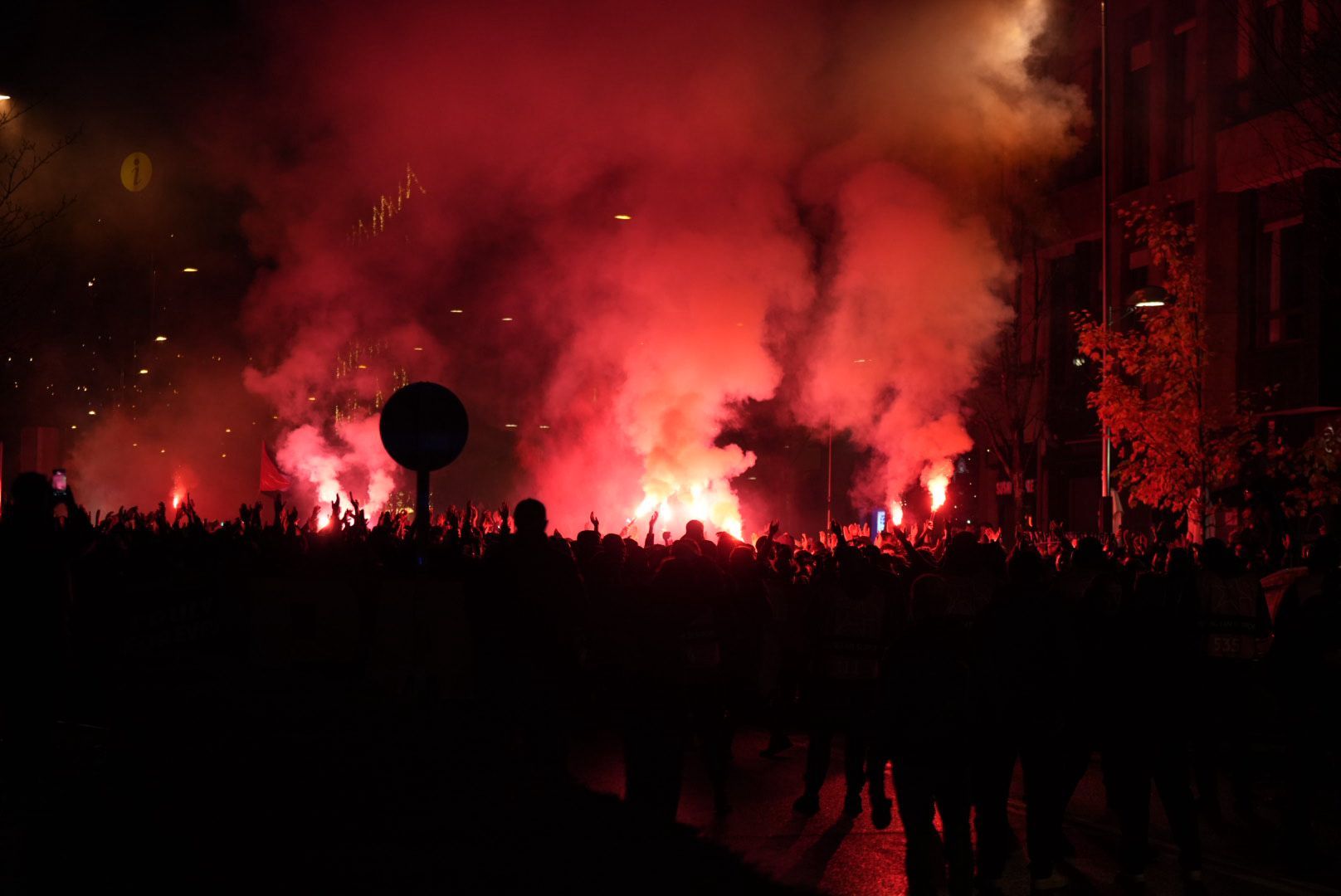 En imágenes: la afición del PSG, rumbo a San Mamés
