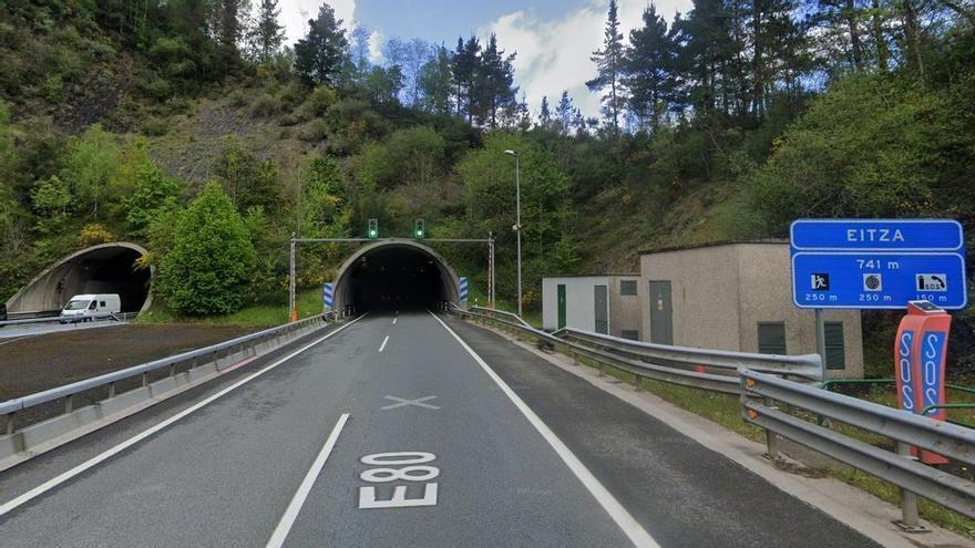 Muere una menor en un accidente en el túnel de Eitza en Soraluze