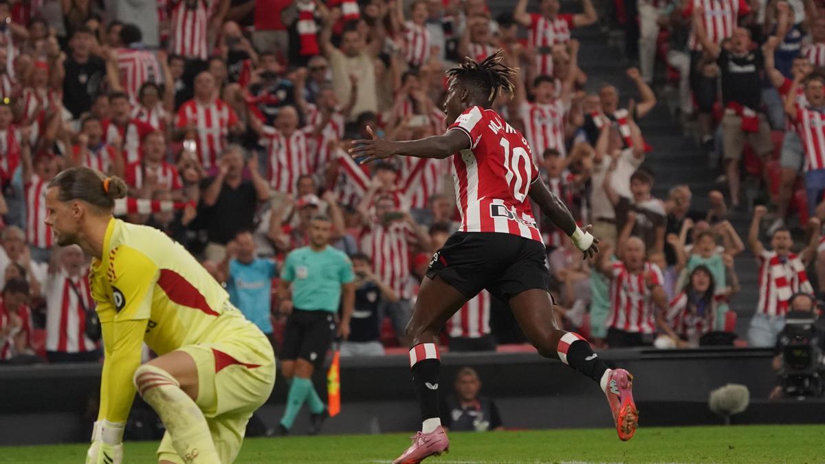 Nico Williams celebra el gol de penalti.